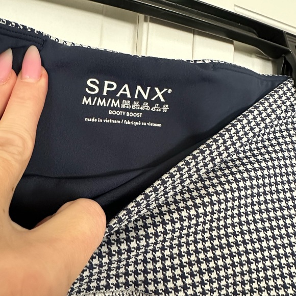 SPANX Navy and White Booty Boost Leggings - Picture 2 of 2